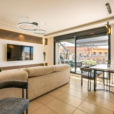 아파트 Stunning Penthouse With Rooftop Terrace & Pool