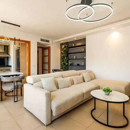 아파트 Stunning Penthouse With Rooftop Terrace & Pool