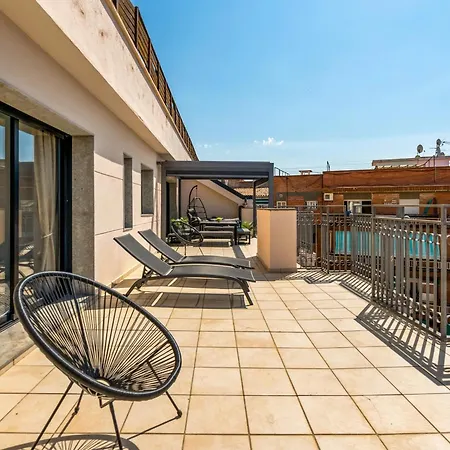 아파트 Stunning Penthouse With Rooftop Terrace & Pool